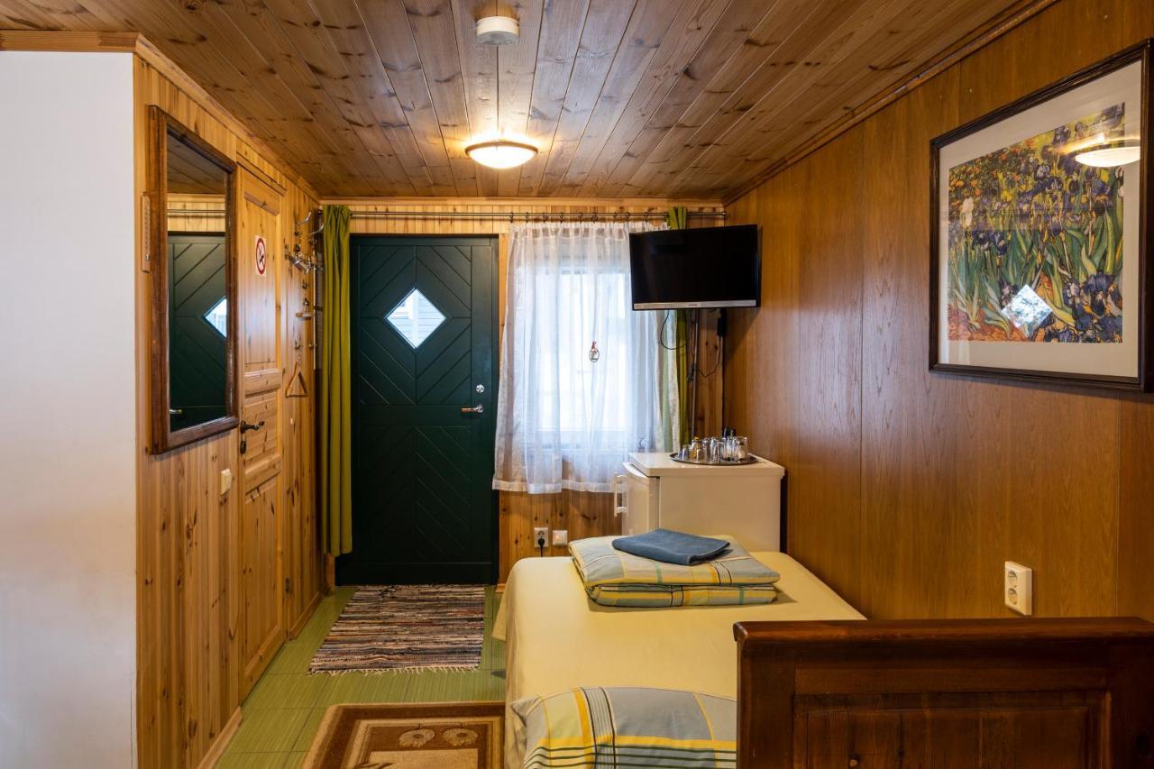 Maple House - Sodyba Tarp Klevu Utena Kültér fotó